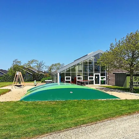 6 Person On A In * Hemmet