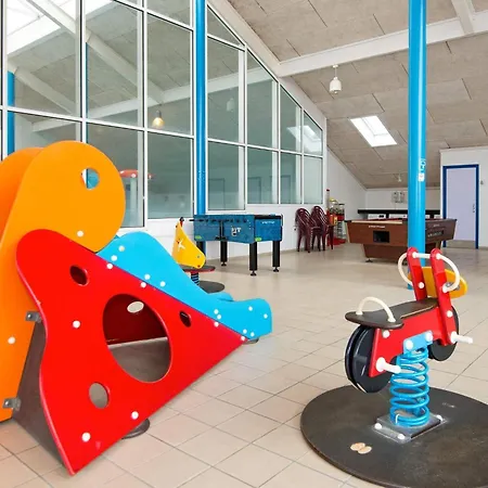 6 Person On A In Hemmet