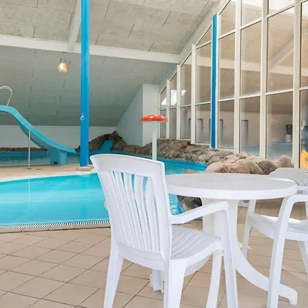 6 Person On A In Casa de Férias *