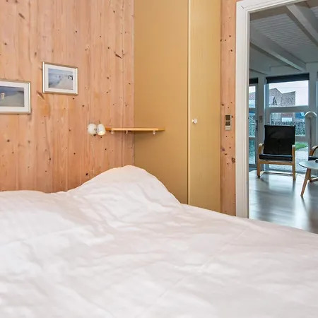 6 Person On A In Hemmet