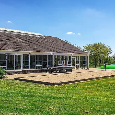 6 Person On A In Casa de Férias *